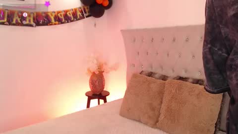 Snapshot of dulcey_ chatting on October 17, 4:27 am Dulcey online show from October 17, 4:27 am