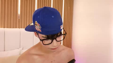 Dulcey online show from February 21, 7:42 am