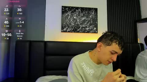 Thomas and Noah online show from October 28, 12:07 pm