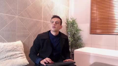 Snapshot of dustin_sonne chatting on December 6, 3:41 am Dustin Sonne online show from December 6, 3:41 am