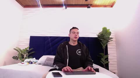 Snapshot of dustin_sonne chatting on January 15, 3:33 am Dustin Sonne online show from January 15, 3:33 am