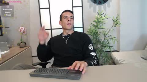 Snapshot of dustin_sonne chatting on February 3, 3:09 am Dustin Sonne online show from February 3, 3:09 am