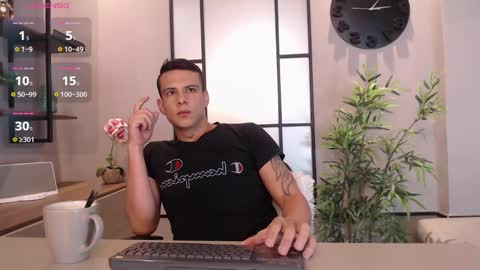 Snapshot of dustin_sonne chatting on January 23, 3:48 am Dustin Sonne online show from January 23, 3:48 am