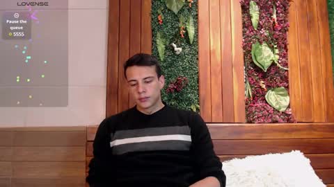 Snapshot of dustin_sonne chatting on February 8, 3:19 am Dustin Sonne online show from February 8, 3:19 am