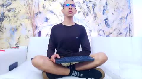 Snapshot of dustindollin_ chatting on February 21, 7:32 pm Dustin Dollin online show from February 21, 7:32 pm