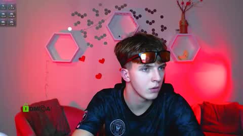 Snapshot of dylan_bold chatting on October 15, 7:10 pm dylan_bold online show from October 15, 7:10 pm