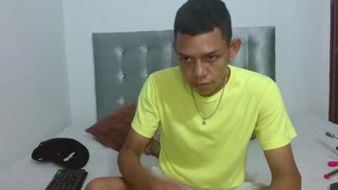 Snapshot of dylandevilx chatting on September 17, 11:06 pm Dylan.. online show from September 17, 11:06 pm