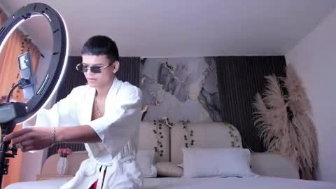 dylanroyce_ online show from March 13, 1:52 pm