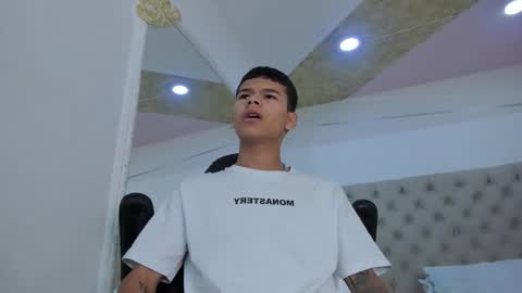 dylanroyce_ online show from March 21, 12:31 pm