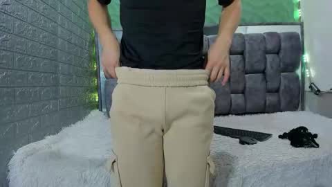 Elan Giralon online show from April 16, 11:18 pm