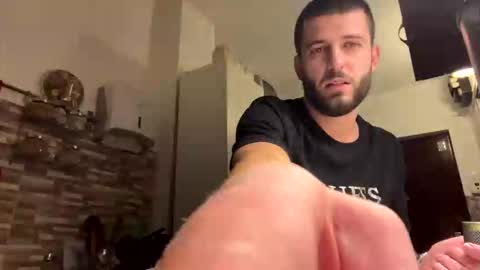 elchapoguzman95 online show from November 9, 6:45 pm