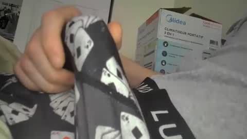 eliexavier123456789 online show from February 16, 5:37 pm