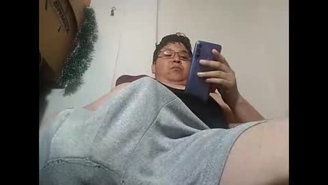 elimposstor online show from December 31, 11:06 pm