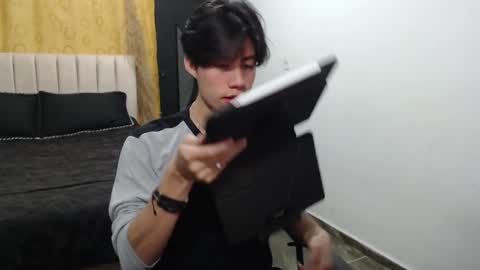 Snapshot of elio_collem chatting on December 13, 8:10 am ELIO online show from December 13, 8:10 am