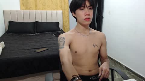 Snapshot of elio_collem chatting on February 7, 8:22 am ELIO online show from February 7, 8:22 am