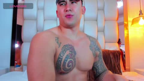 E L L I O T    V E L E Z online show from January 26, 1:04 pm