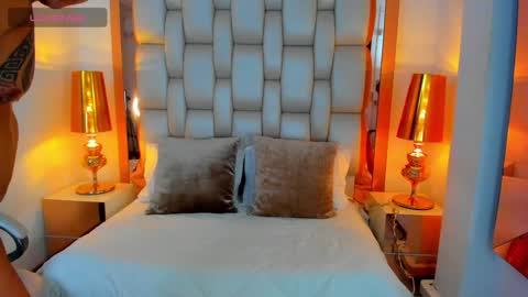 E L L I O T    V E L E Z online show from February 4, 8:59 pm