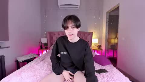 ellis_rin online show from November 2, 8:57 pm