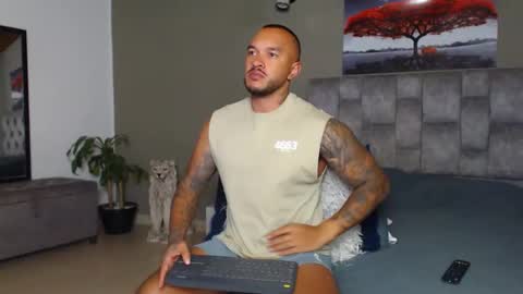 Snapshot of emanuelspencer chatting on March 4, 2:38 am emanuelspencer online show from March 4, 2:38 am