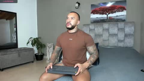 Snapshot of emanuelspencer chatting on December 5, 4:53 am emanuelspencer online show from December 5, 4:53 am