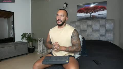 Snapshot of emanuelspencer chatting on January 28, 5:11 am emanuelspencer online show from January 28, 5:11 am