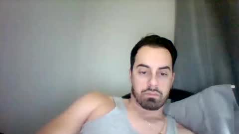 Snapshot of emgee88 chatting on January 12, 10:33 pm emgee88 online show from January 12, 10:33 pm