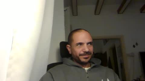 Ariel online show from December 15, 4:51 am