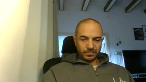 Ariel online show from December 4, 6:00 am