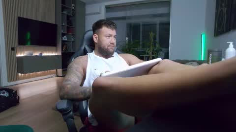 Erik online show from December 20, 9:44 pm