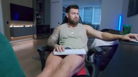 Erik online show from June 2, 5:25 pm