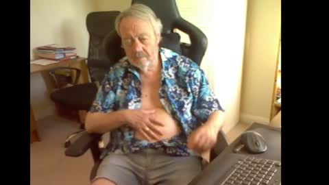 erasmus_d online show from July 3, 5:50 pm