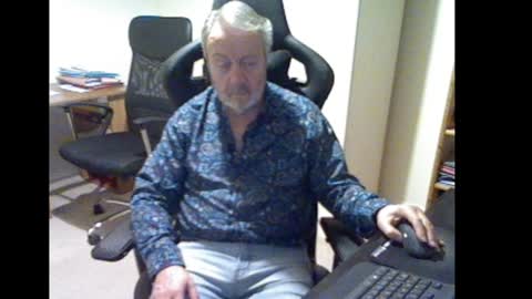 erasmus_d online show from January 2, 6:12 pm