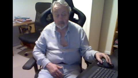 erasmus_d online show from February 11, 6:44 pm