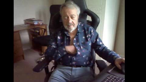 erasmus_d online show from September 27, 5:33 pm