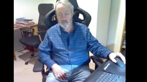 erasmus_d online show from November 17, 6:00 pm