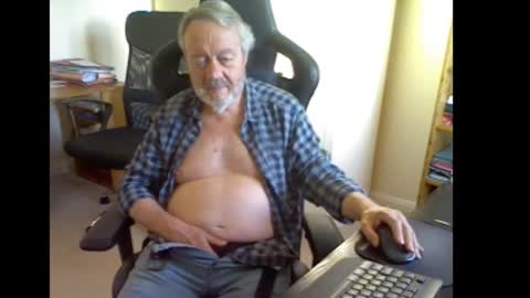 erasmus_d online show from October 6, 4:44 pm