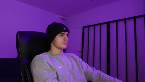    online show from December 3, 2:01 pm