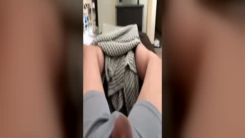 erik84915 online show from June 18, 12:43 pm