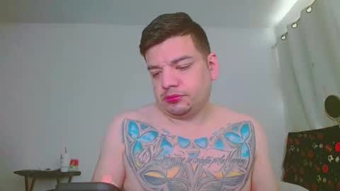 escodamus12 online show from February 15, 6:44 pm