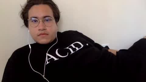 esiiiiiiiiis online show from May 20, 9:43 pm