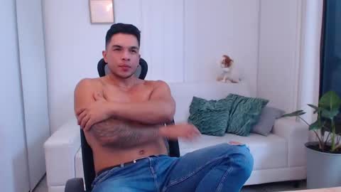 ESTEBAN online show from March 5, 9:39 pm