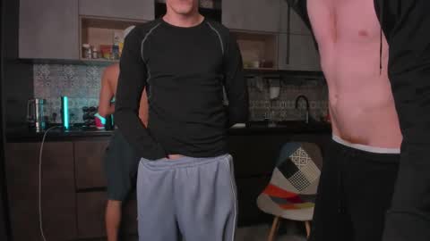 LOUIS online show from March 25, 1:48 pm