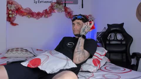 estivenvel online show from December 1, 6:00 pm