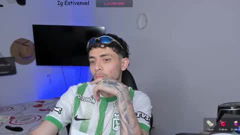 estivenvel online show from November 20, 6:29 pm