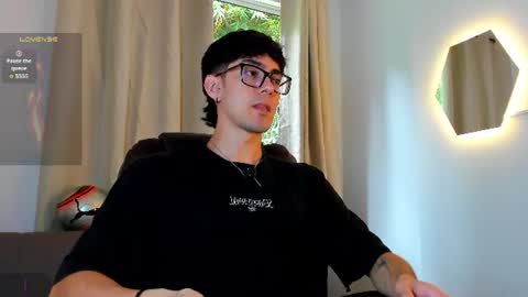 etham_wolf1 online show from July 9, 6:22 pm