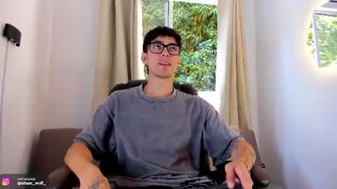 etham_wolf1 online show from August 7, 7:09 pm