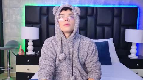 Ethan Leroy online show from October 17, 4:27 am