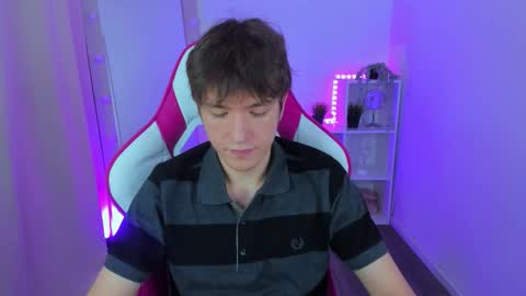 Snapshot of ethansinful chatting on October 8, 9:30 pm Ethan online show from October 8, 9:30 pm