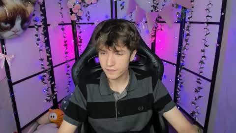 Snapshot of ethansinful chatting on October 15, 9:00 pm Ethan online show from October 15, 9:00 pm
