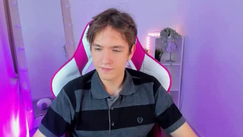 Snapshot of ethansinful chatting on October 2, 9:19 pm Ethan online show from October 2, 9:19 pm